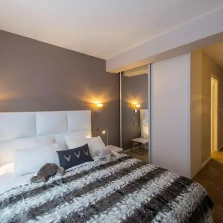 Apartamento De Luxe Au Centre De 1850 Avec Cheminée Et Balcon - Fr-1-564-21 Courchevel