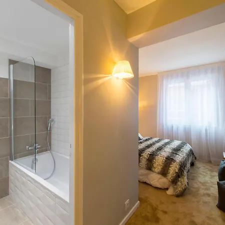 Apartamento De Luxe Au Centre De 1850 Avec Cheminée Et Balcon - Fr-1-564-21 Courchevel